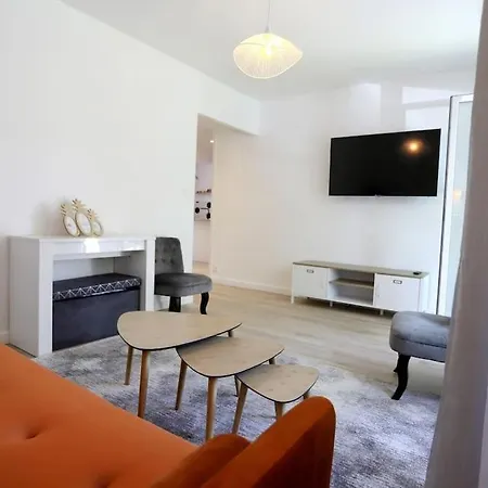 A 2 Pas Du Lac Ste Bernadette Apartment